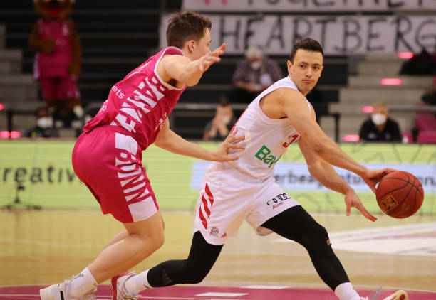 全队上下凭 全队上下凭